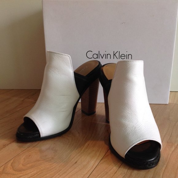 Calvin Klein Peggy White/Black Block Heel Mule - Picture 1 of 8